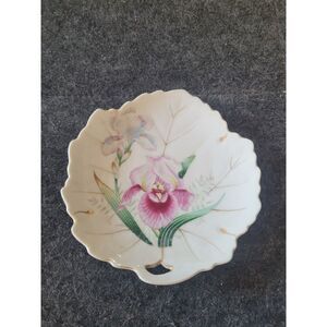 Nasco Japanese Leaf Shaped porcelain dishes (2) In good condition